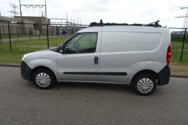 Opel Combo (2016) thumbnail 2