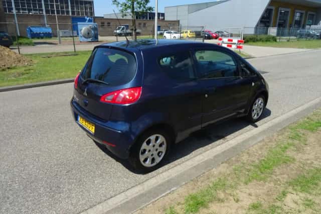 Mitsubishi Colt (2006) thumbnail 5