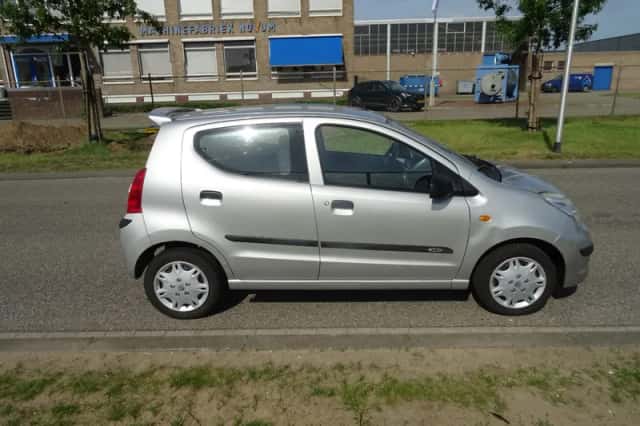 Suzuki Alto (2011) thumbnail 6