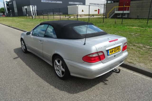 Mercedes-Benz CLK-Klasse (2000) thumbnail 3