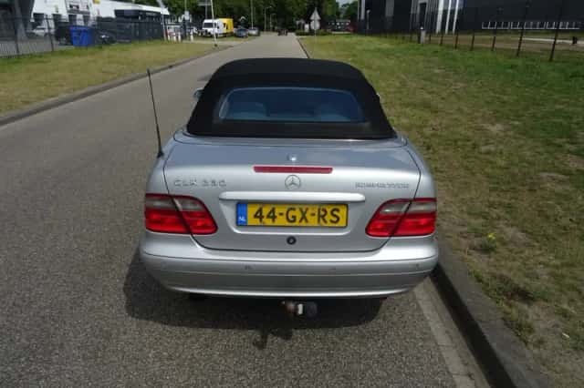 Mercedes-Benz CLK-Klasse (2000) thumbnail 4