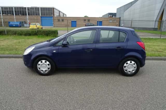 Opel Corsa (2010) thumbnail 2