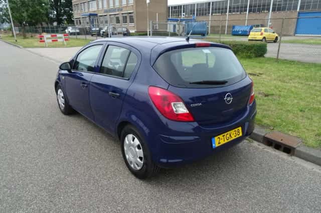 Opel Corsa (2010) thumbnail 3