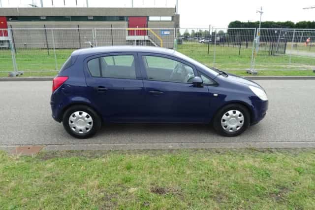 Opel Corsa (2010) thumbnail 6