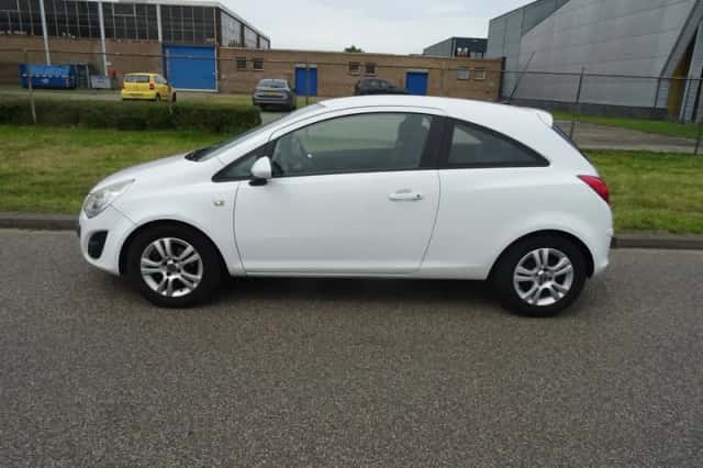 Opel Corsa (2014) thumbnail 2