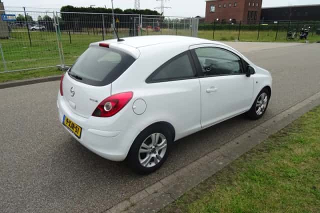 Opel Corsa (2014) thumbnail 5