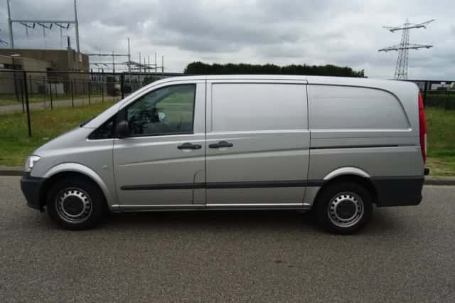Mercedes-Benz Vito (2012) thumbnail 2