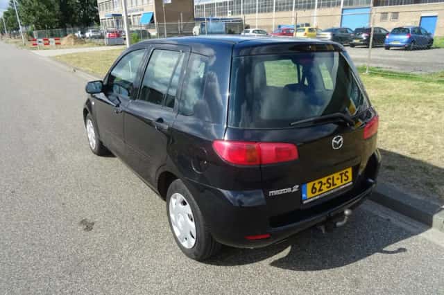 Mazda 2 (2006) thumbnail 3