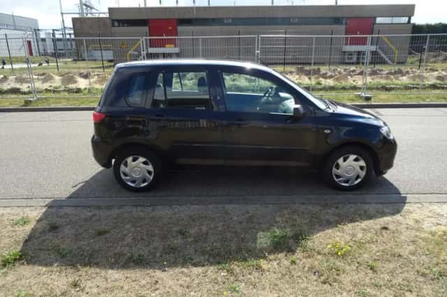 Mazda 2 (2006) thumbnail 6