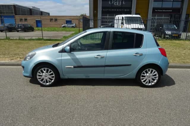 Renault Clio (2007) thumbnail 2