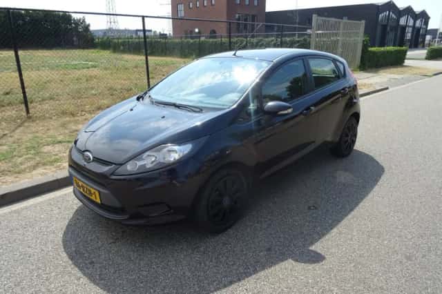 Ford Fiesta (2011) thumbnail 1