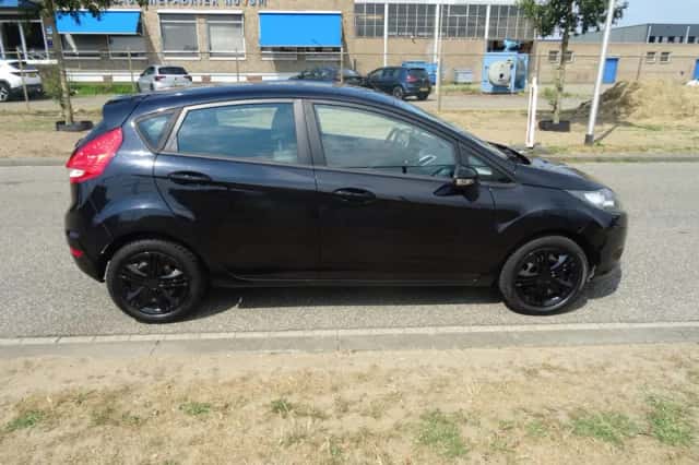 Ford Fiesta (2011) thumbnail 6
