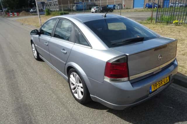 Opel Vectra (2006) thumbnail 3