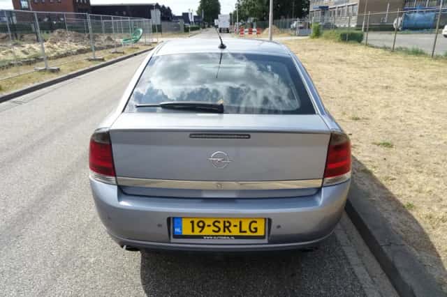 Opel Vectra (2006) thumbnail 4
