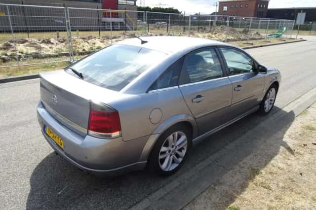Opel Vectra (2006) thumbnail 5