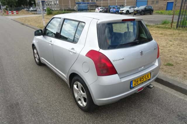 Suzuki Swift (2005) thumbnail 3