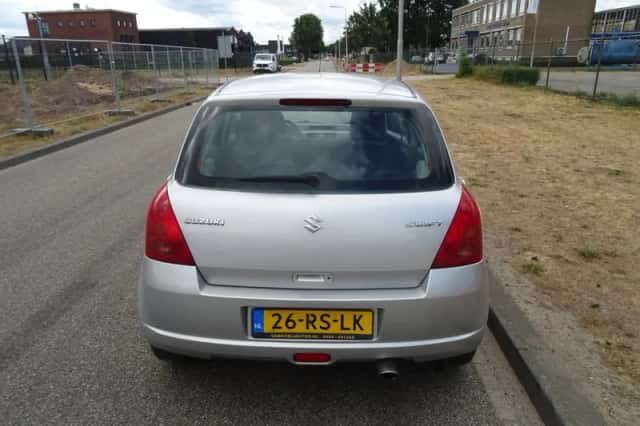 Suzuki Swift (2005) thumbnail 4