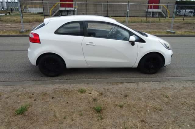 Kia Rio (2012) thumbnail 6