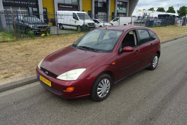 Ford Focus (2000) thumbnail 1