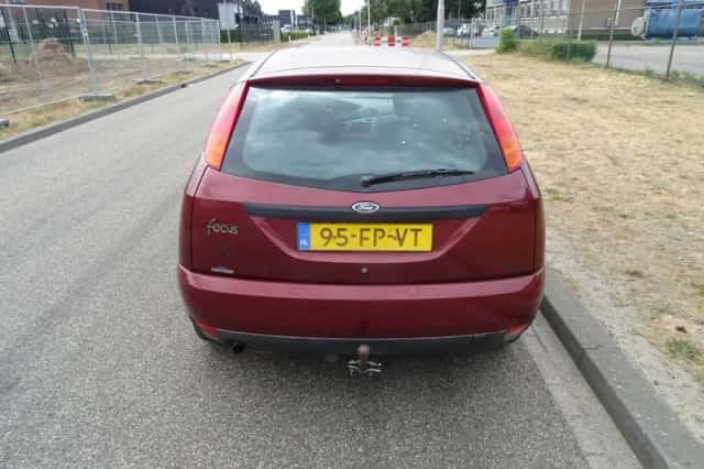 Ford Focus (2000) thumbnail 4