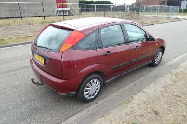 Ford Focus (2000) thumbnail 5