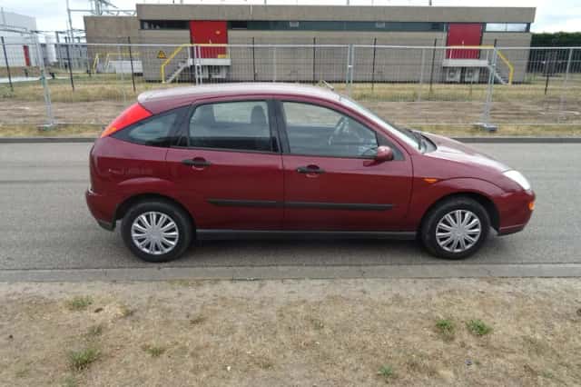 Ford Focus (2000) thumbnail 6