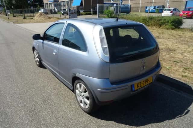 Opel Corsa (2006) thumbnail 3