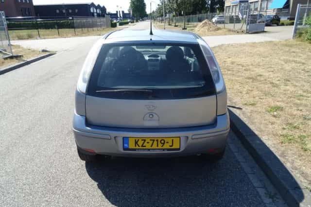 Opel Corsa (2006) thumbnail 4
