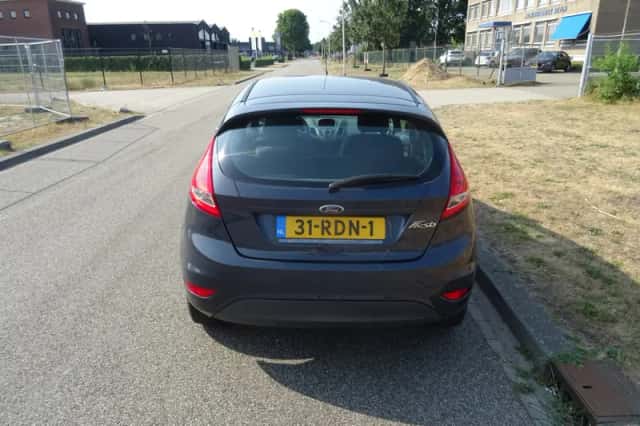 Ford Fiesta (2011) thumbnail 4