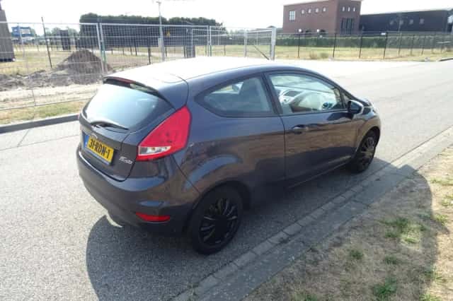 Ford Fiesta (2011) thumbnail 5