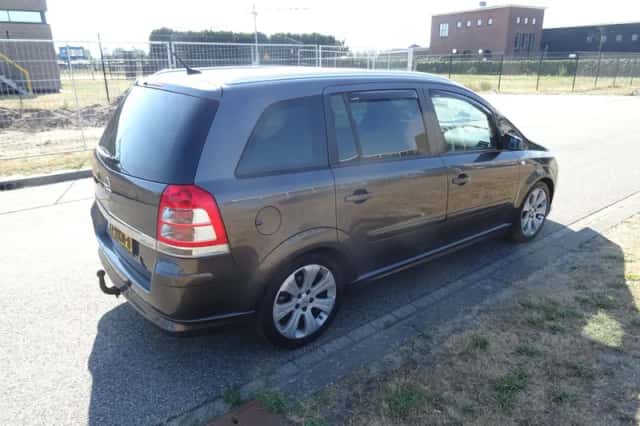 Opel Zafira (2009) thumbnail 5