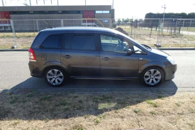 Opel Zafira (2009) thumbnail 6