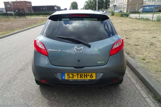 Mazda 2 (2012) thumbnail 4