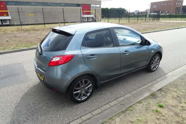 Mazda 2 (2012) thumbnail 5