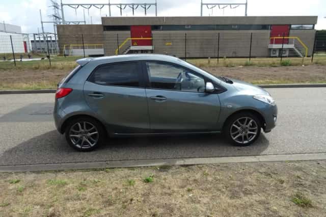 Mazda 2 (2012) thumbnail 6