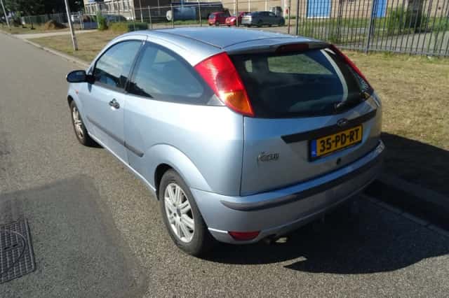 Ford Focus (2004) thumbnail 3
