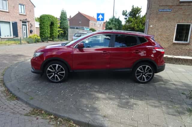 Nissan Qashqai (2015) thumbnail 2
