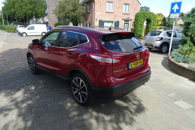 Nissan Qashqai (2015) thumbnail 3