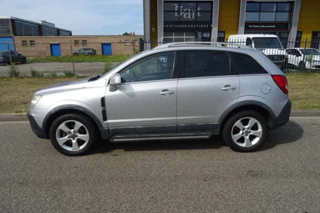 Opel Antara (2008) thumbnail 2