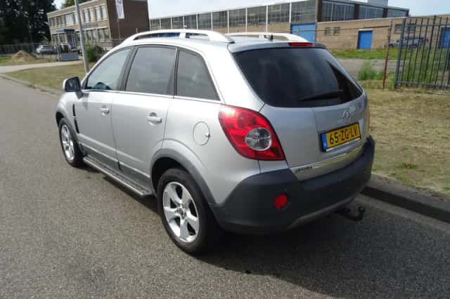 Opel Antara (2008) thumbnail 3