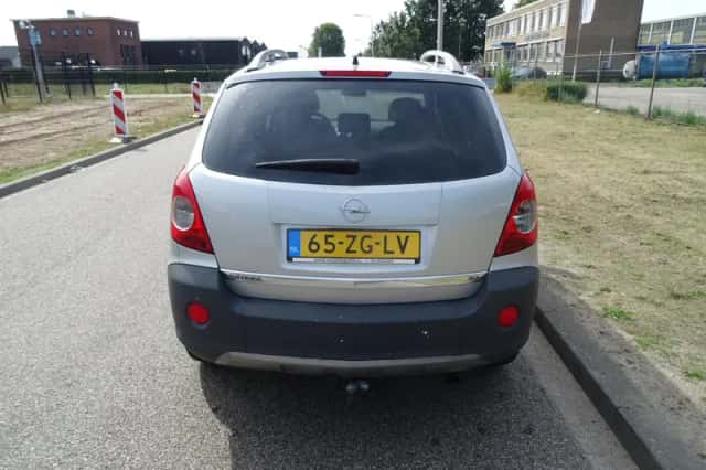Opel Antara (2008) thumbnail 4