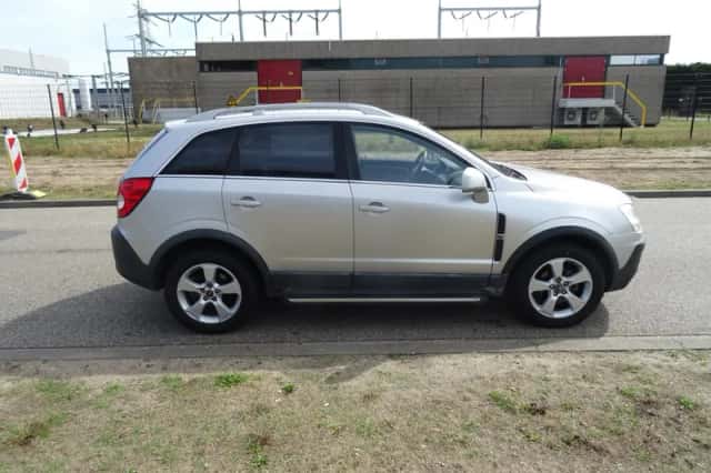 Opel Antara (2008) thumbnail 6