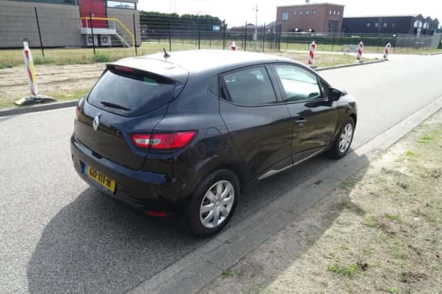 Renault Clio (2015) thumbnail 5