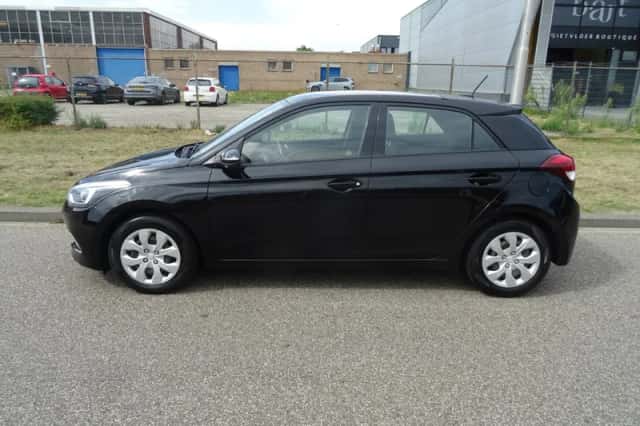 Hyundai i20 (2017) thumbnail 2