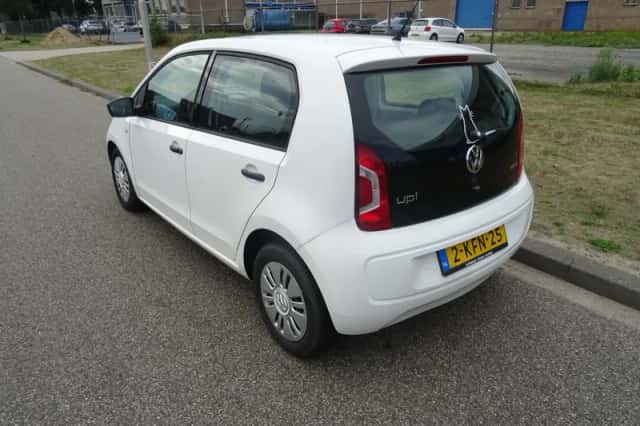 Volkswagen Up! (2013) thumbnail 3