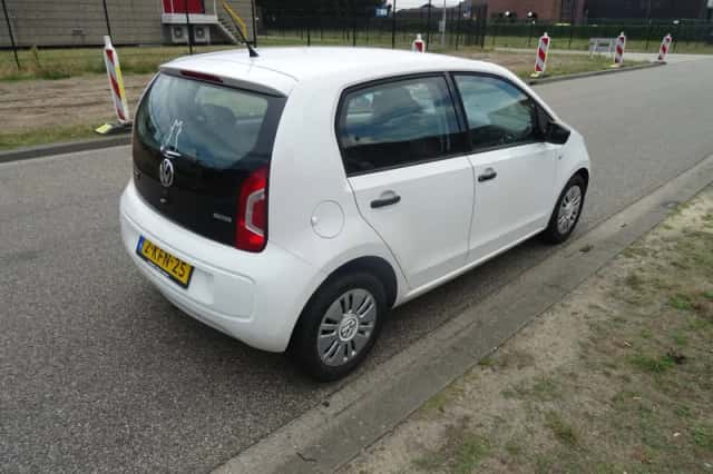 Volkswagen Up! (2013) thumbnail 5