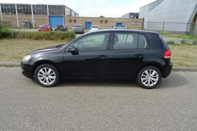 Volkswagen Golf (2011) thumbnail 2