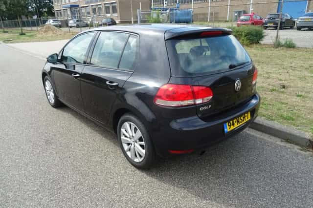 Volkswagen Golf (2011) thumbnail 3