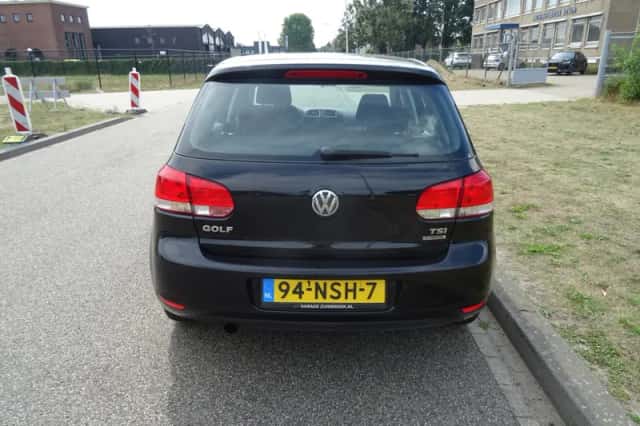 Volkswagen Golf (2011) thumbnail 4