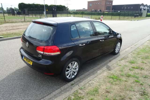Volkswagen Golf (2011) thumbnail 5